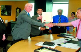 Ednet Group signs with BOI to setup “Victoria Higher Education Campus Colombo” to deliver Greenwich University programs in Sri Lanka