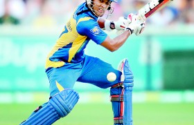Lankan hopes fade further with Chandimal injury