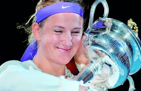 Azarenka beats injured Li in dramatic final