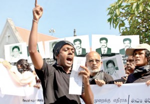 Journalists, joined by media activists and opposition politicians, decry the lack of media freedom in the country. Pix by Indika Handuwala