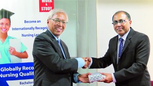 Professor Emeritus Tan Sri Anuwar Ali�President of OUM awarding a token of appreciation to Dr. Kithsiri Edirisinghe-Deputy Chairman IIHS