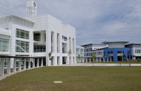 Begin your Degree at the Gateway Graduate School and graduate from the University of Nottingham, Malaysia Campus