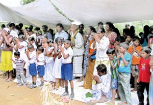 42 gypsy famillies came together to celebrate Sri Lanka’s 65th year of independence