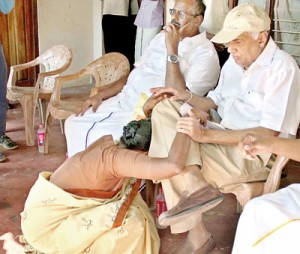 A destitute woman telling her story of despair to Opposition UNP leader and pleading with him to help her when he visited Kilinochchi yesterday. With Mr. Wickremesinghe is TNA Parliamentarian Mavai Senathirajah. Pic by Romesh Dhanushka