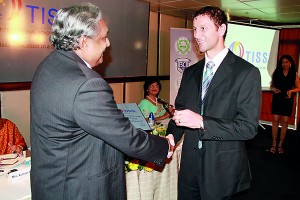 Founder President, Dr. Frank Jayasinghe handing over plaque to Mr. Jason Grandbois, Principal, Overseas School of Colombo