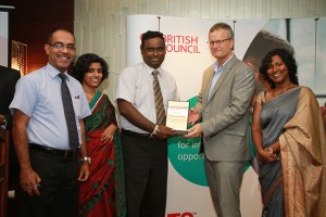 CEO/Executive Director of ICBT Campus Mr. Mohan Pathirana receiving the National Partner of the Year award from Mr.Tony Reilly,Country Director,British Council – Sri Lanka