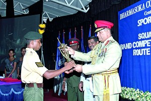 The Winning Cadet Platoon receiving the trophy from Army Commander Lieutenant GeneralJagath Jayasuriya, VSV, USP, ndc, psc, SLAC