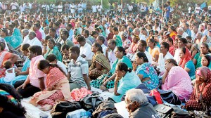 Piligrims from both sides of the Palk Strait in worship  at Mass conducted on the island