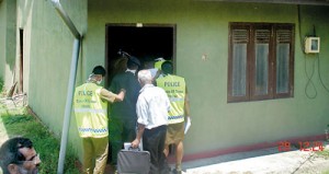 Panadura: Three bodies in an advanced state of decomposition were  found in this house. Pic by Reka Tharangani