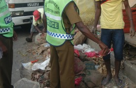Environmental Police cracks down on rotten food sales Environmental Police cracks down on rotten food sales