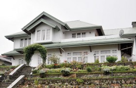 Hillcot Bungalow :Retreat in  little England