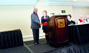 Prof. Seneviratne receiving the award