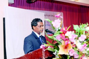 President – IESL, Eng. Tilak De Silva, addressing the audience.
