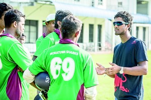 Sri Lanka cricketer Dinesh Chandimal providing some tips to Mora Sharks players.