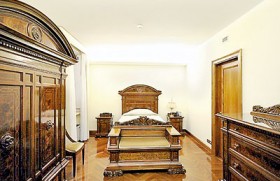 Pope shuns regal papal apartments for simple home Pope shuns regal papal apartments for simple home