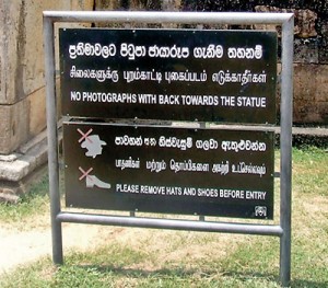 A sign at the site clearly defines the manner in which photographs may be taken