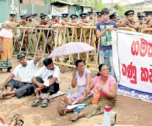 Residents-of-Meetotatamulla