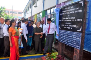 Unveiling of the sign by Dr Anil Jayasinghe