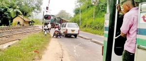 Yaangalmodara railway crossing. A train coming from Colombo passing the sharp curve at the level crossing. The bend makes it difficult for road users from the direction of Polgahawela to see a train approaching from the direction of Colombo. Note:The electronic gate was out of order and the barrier fully raised as a train approaches, when this picture was taken.