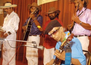 Veteran musician Noel Brian Ranasinghe performs at the launch. Pix by Nilan Maligaspe