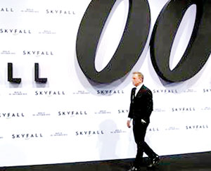 Cast member Daniel Craig arrives for the German premiere for the film 'Skyfall' in Berlin (Reuters)