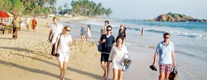 Tourists on the Matara beach. Pic by Krishan Jeewaka Jayaruk