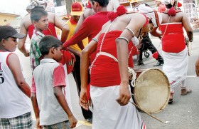 Drummers beating the heat