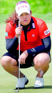 Ariya Jutanugarn of Thailand lines up her birdie putt on the 18th hole during the first round of the Kingsmill Championship at Kingsmill Resort. -AFP