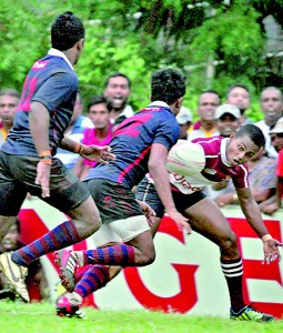 Science and Kingswood players tussle for the ball.            - Pic by Amila Gamage