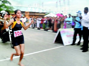 Ajantha Sanjewwani winning the 10 Km race for girls