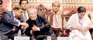 President Pranab Mukherjee, Chief Justice of India Altamas Kabir and West Bengal Chief Minister Mamata Banerjee at the sesquicentennial celebrations of the Calcutta High Court on Sunday. Photo: Sushanta Patronobish/the Hindu