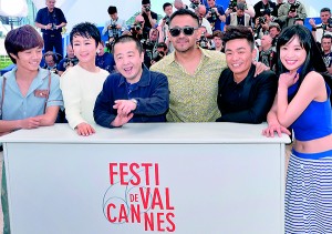 From L) Chinese actors Luo Lanshan and Zhao Tao, director Zhangke Jia and actors Wu Jiang, Wang Baoqiang and Meng Li pose on May 17 during a photocall for the film "Tian Zhu Ding" (A Touch of Sin (AFP)