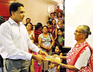 Mr. Rajiv Gunasena  Deputy Managing Director, M. D. Gunasena presenting the first copy of ‘Avurudu Thaagi’, to Kala Keerthi   Sybil Wettasinghe at the book launch.