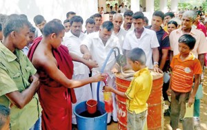 Tissa Hewawasam a popular businessman at Kuruvithenna in Mahiyangana held a kerosene dansala for the 13th year. It was held at the Pinnagolla Purana Rajamaha Viharaya. Mr. Hewawasam is well known for footing the electricity bill of more than 80 viharayas in the country. Pic by Palitha Ariyawansa