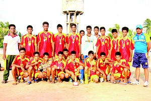 The Kinniya Central team, who won overall the third place. 