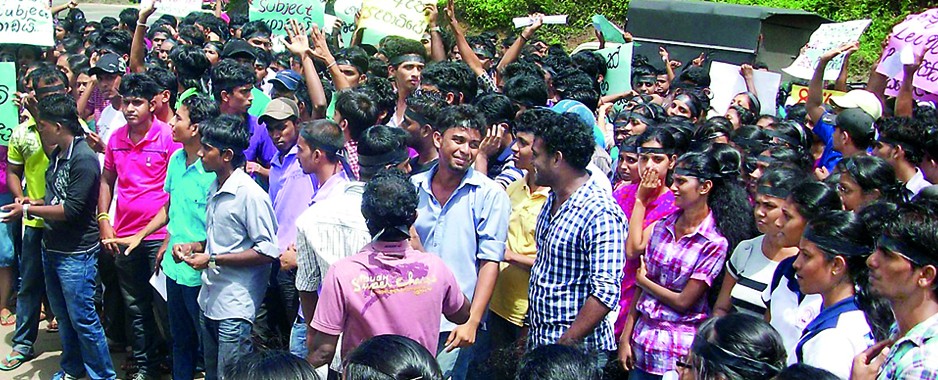 Ruhunu Uni undergrads protest Science Faculty Students’ Union suspension