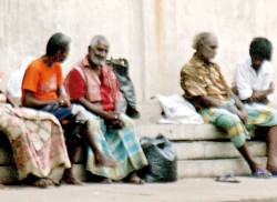 Beggars an endangered species in Colombo, suburbs for CHOGM