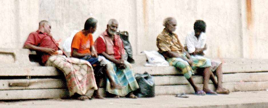 Beggars an endangered species in Colombo, suburbs for CHOGM