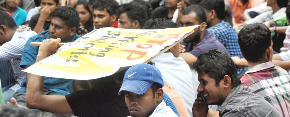 Kelaniya undergrads protest for a new hostel