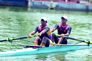 Buddima (right) rowing his team to an emphatic victory