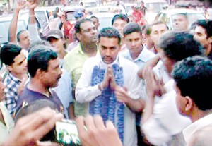 Prime Minister D.M. Jayaratne’s son Anuradha greeting his supporters at the Kandy demonstration where his supporters insisted that he be made the chief minister