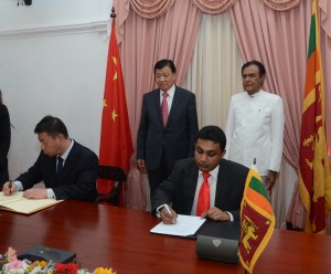 Picture shows Managing Director of Sri Lanka Tourism Promotion Bureau Rumy Jauffer and the Chief Editor of China Central Television Luo Ming signing the agreement.