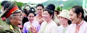 Vietnamese women greet General Vo Nguyen Giap during a visit to the historic Dien Phu military headquarters building in Muong Phang, Dien Bien province in this April 19, 2004 file photo. Reuters