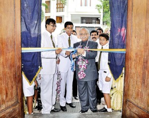 Chief guest on the occasion Nalaka Weeraman declaring open the exhibition