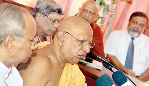 Ven. Bellanwila Wimalaratana Thera addressing the Congress of Religions news conference