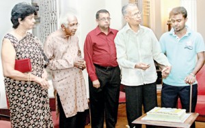 Pictures show (above) Sam Wijesinha cutting the anniversary cake. To his right are PCCSL CEO Sukumar Rockwood, and DRC members Devanesan Nessiah and Ms. Gnana Moonesinghe and (below right) PCCSL Chairman Kumar Nadesan presenting a memento to Mr. Wijesinha on behalf of the Commission. To his right are DRC members Daya Lankapura (partly hidden), Dion Schoorman, Siri Ranasinghe (President of The Editors’ Guild and Editor in chief of the Lankadeepa), Lucille Wijewardene and Pramod de Silva former Editor of the Daily News. Pix by Indika Handuwala