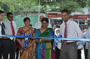 Dr. Ranee Jayamaha, Chairperson of HNB Assurance along with Manjula de Silva, Managing Director of HNB Assurance at the inauguration of the new Customer Service Centre