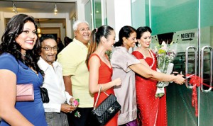 Chief guests Sangeetha Weeraratne and Padma Maharaja cutting the ribbon