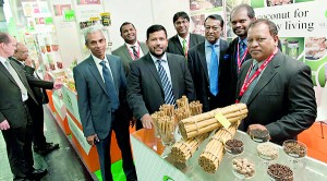 Rundgang mit H.E. Rishad Bathiudeen (Minister of Commerce, Sri Lanka)