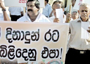 Members of the 'Casino Virodhi Jathika Ekamuthuwa' protesting against concessions to casino  conglomerates and development of casino culture